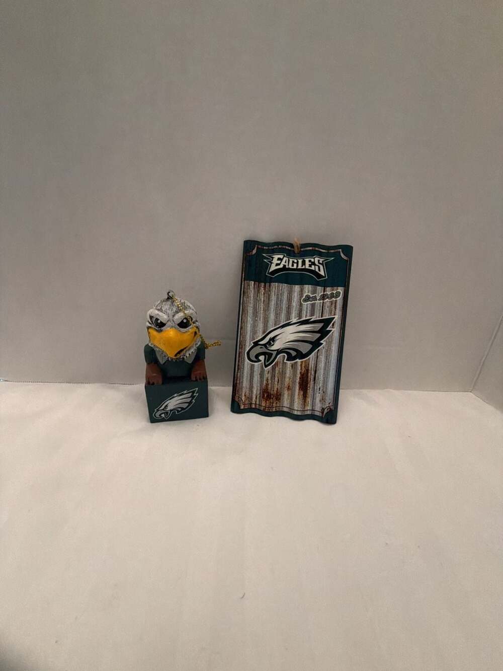 Philadelphia Eagles NFL Metal Corrugate Ornament & Figurine Set